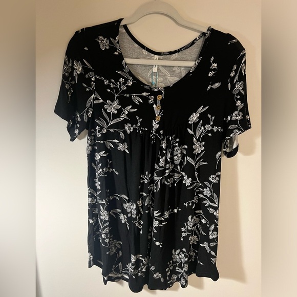 Floral V-Neck Short Sleeve Shirt with buttons - Picture 1 of 6